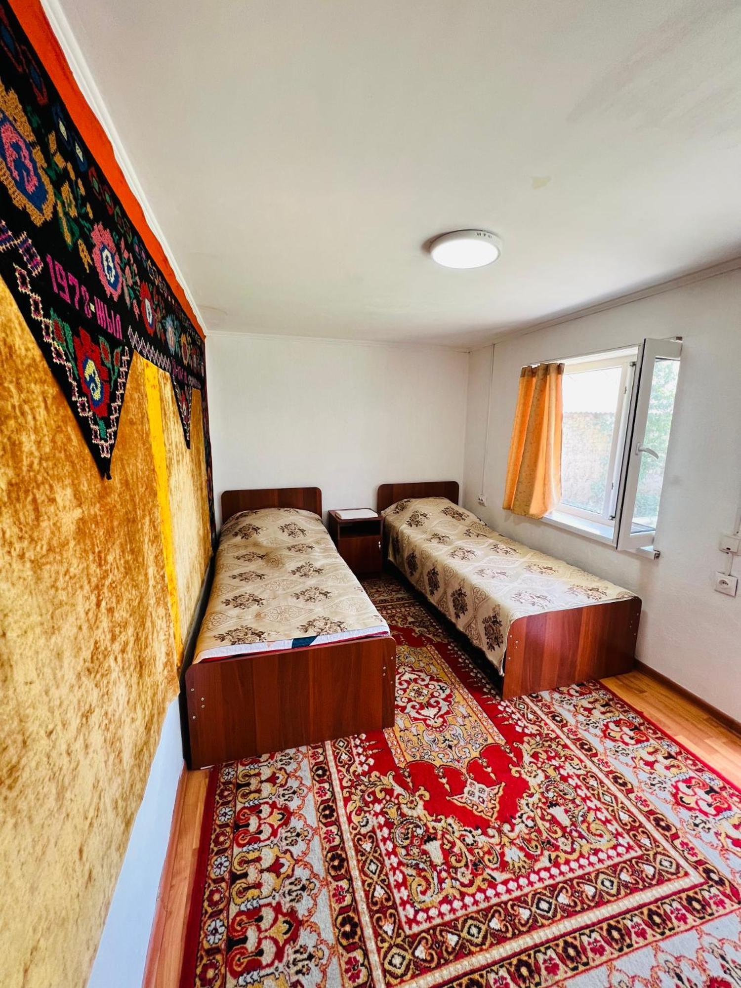 Guest House Kagan Toktogul Εξωτερικό φωτογραφία